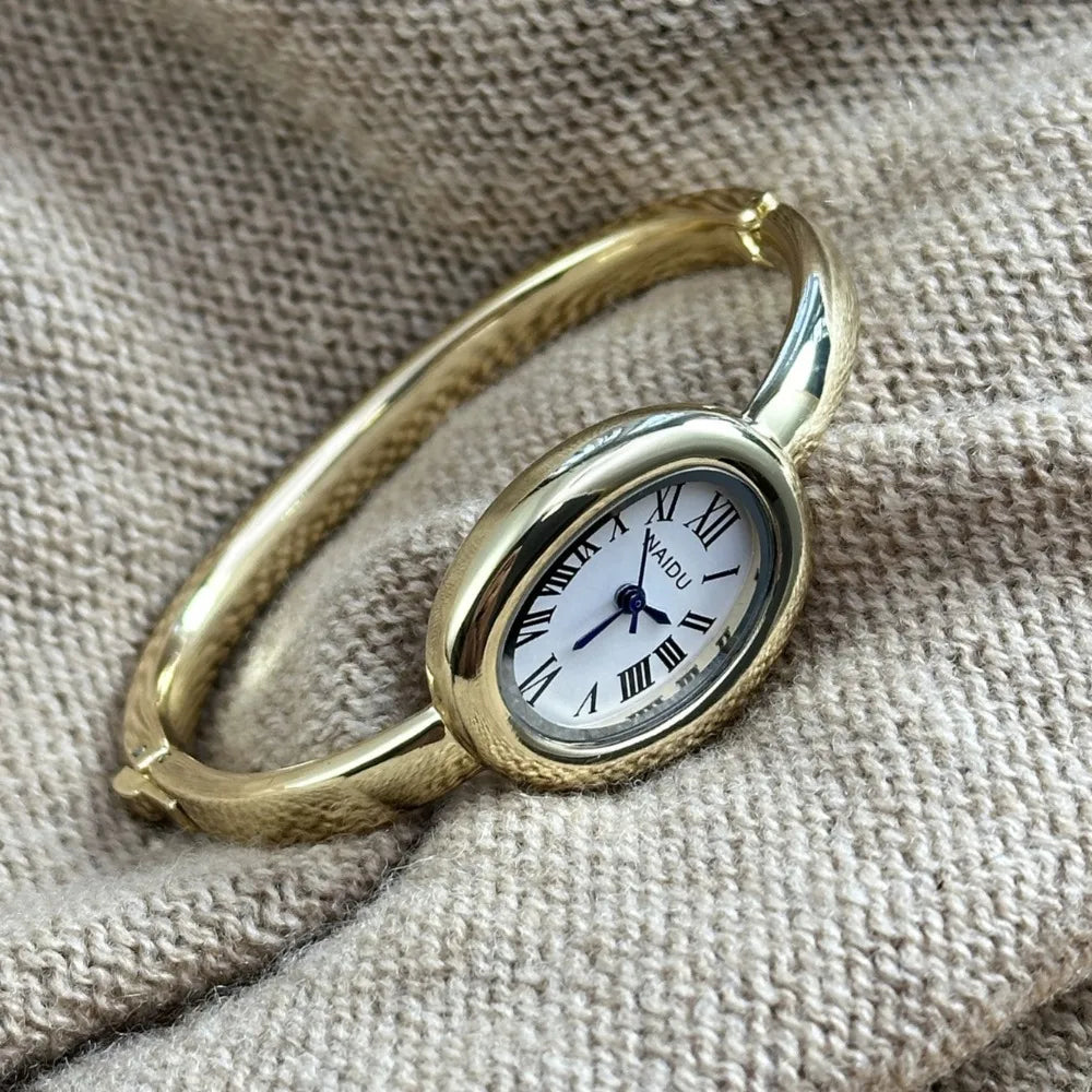 Golden Bracelet Watch – Timeless Elegance for Her