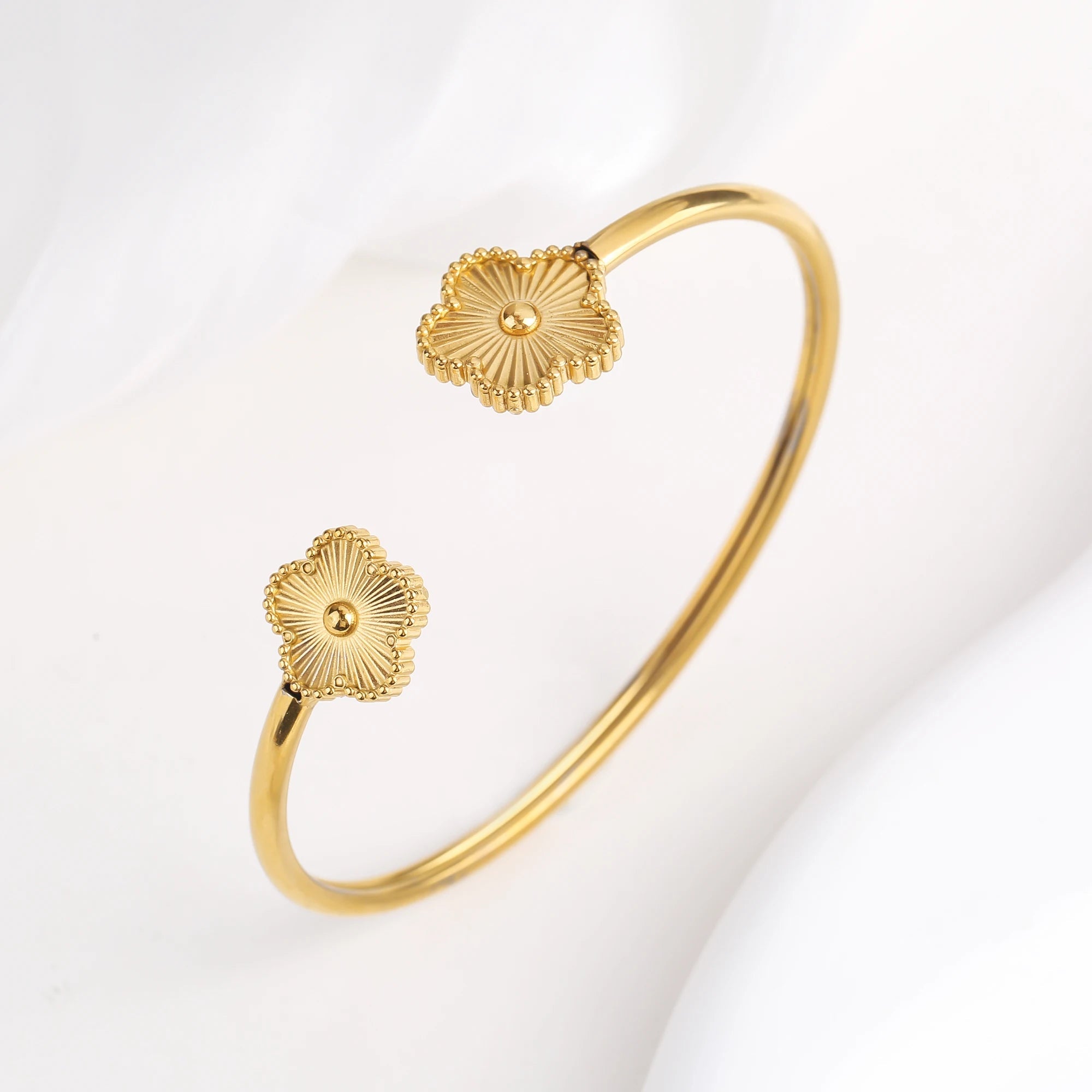 Amara Leaf Bangle - Maison Vanessa