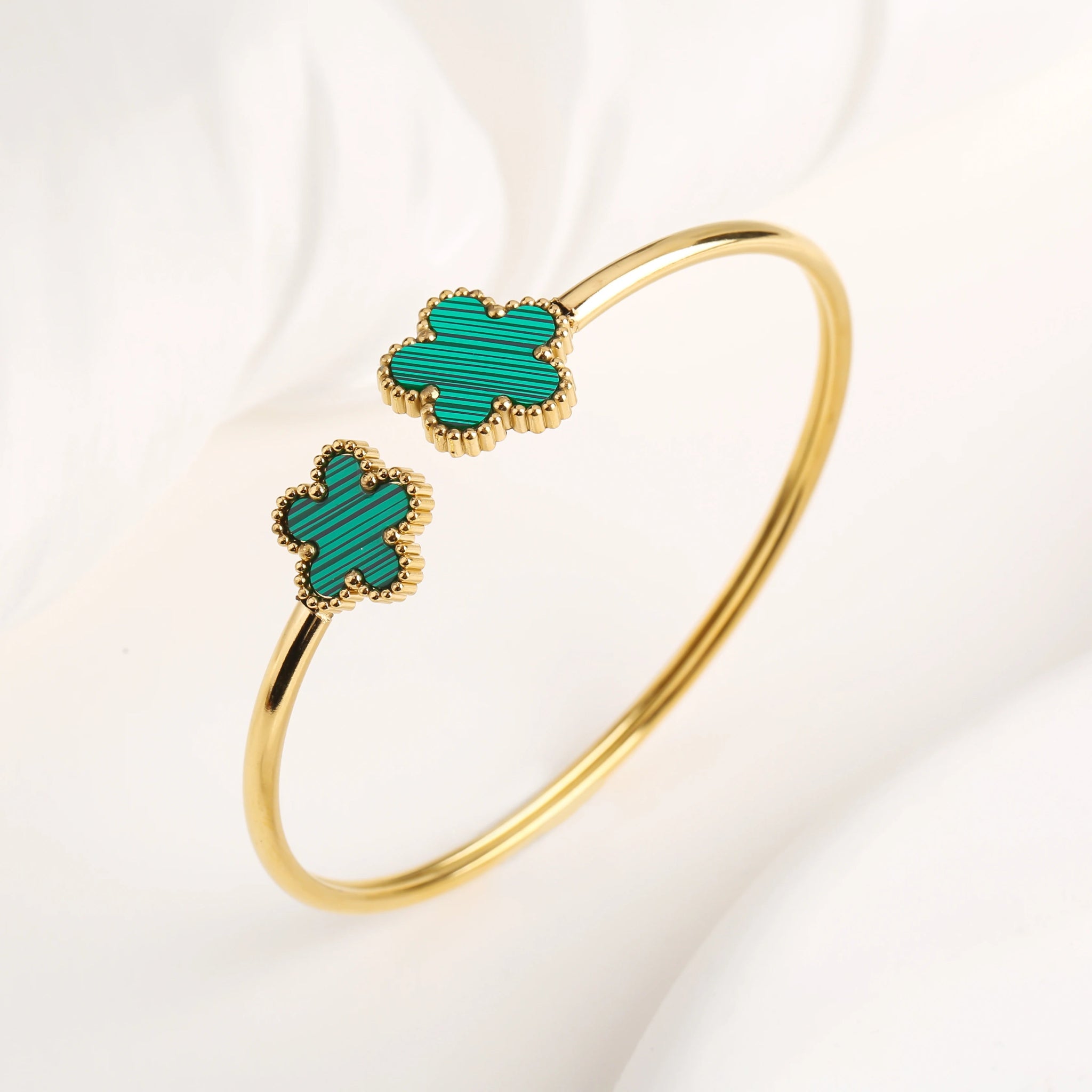 Amara Leaf Bangle - Maison Vanessa
