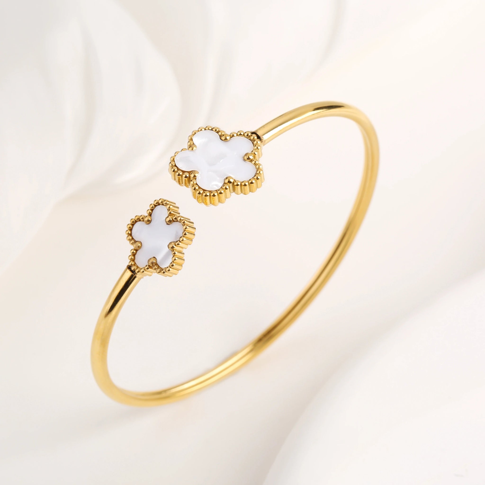 Amara Leaf Bangle - Maison Vanessa