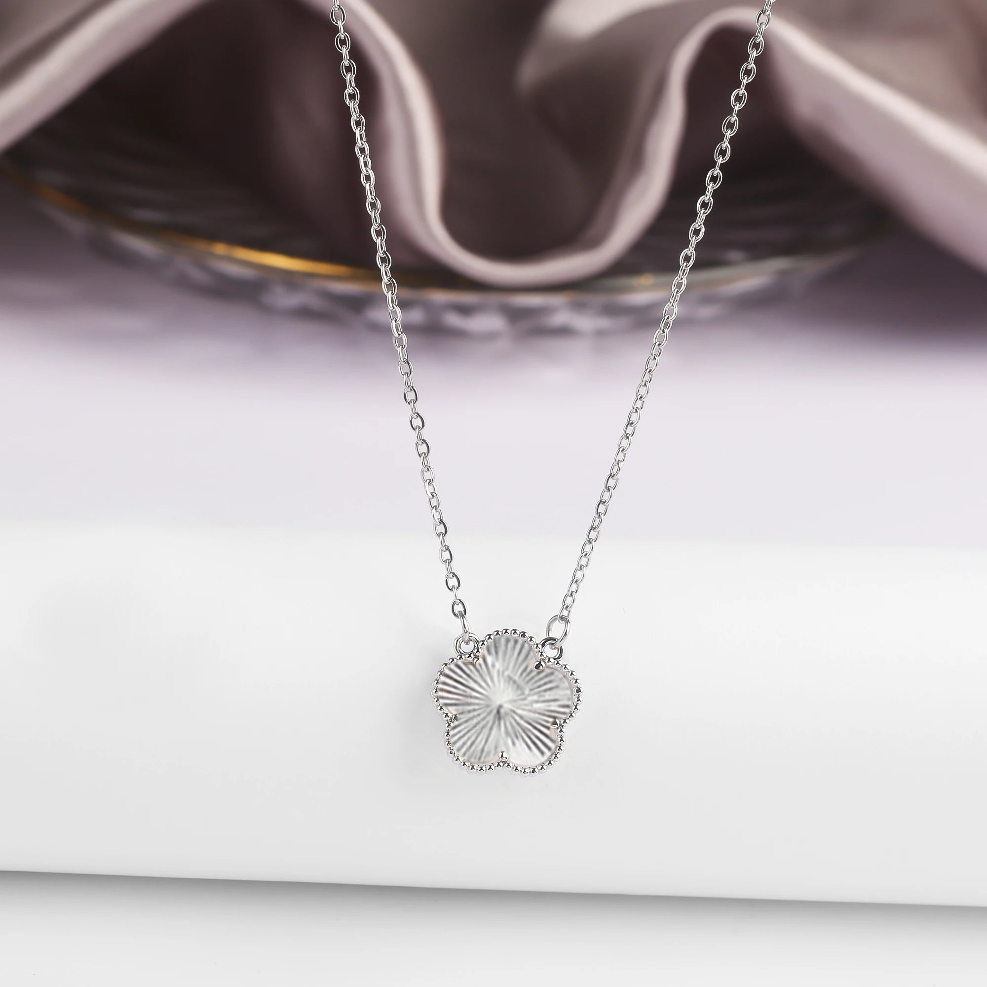 Eterna Flower Necklace - Maison Vanessa