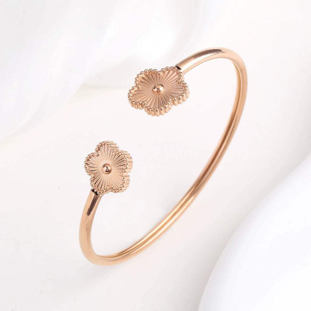 Amara Leaf Bangle - Maison Vanessa