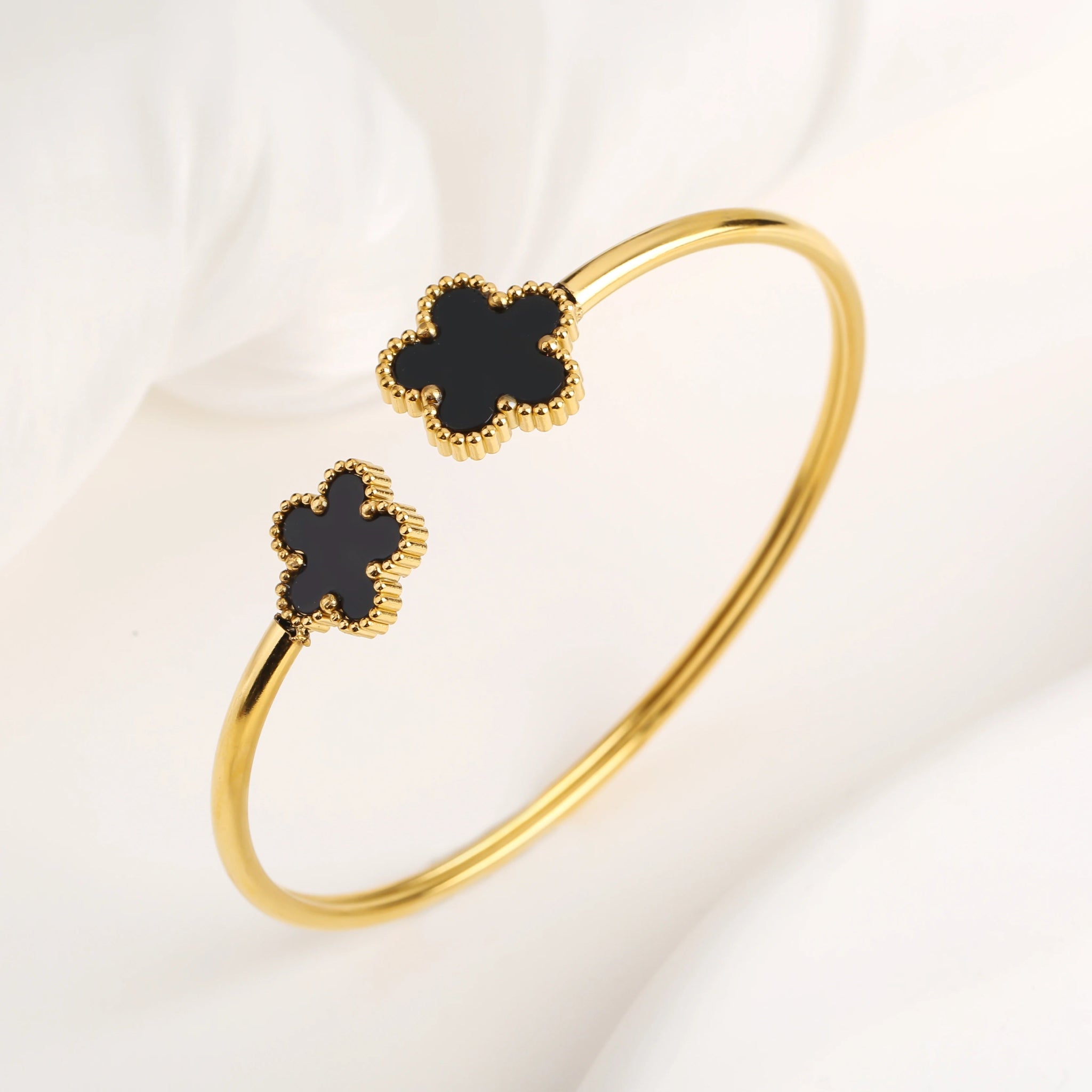 Amara Leaf Bangle - Maison Vanessa