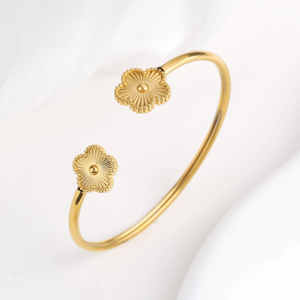Amara Leaf Bangle - Maison Vanessa