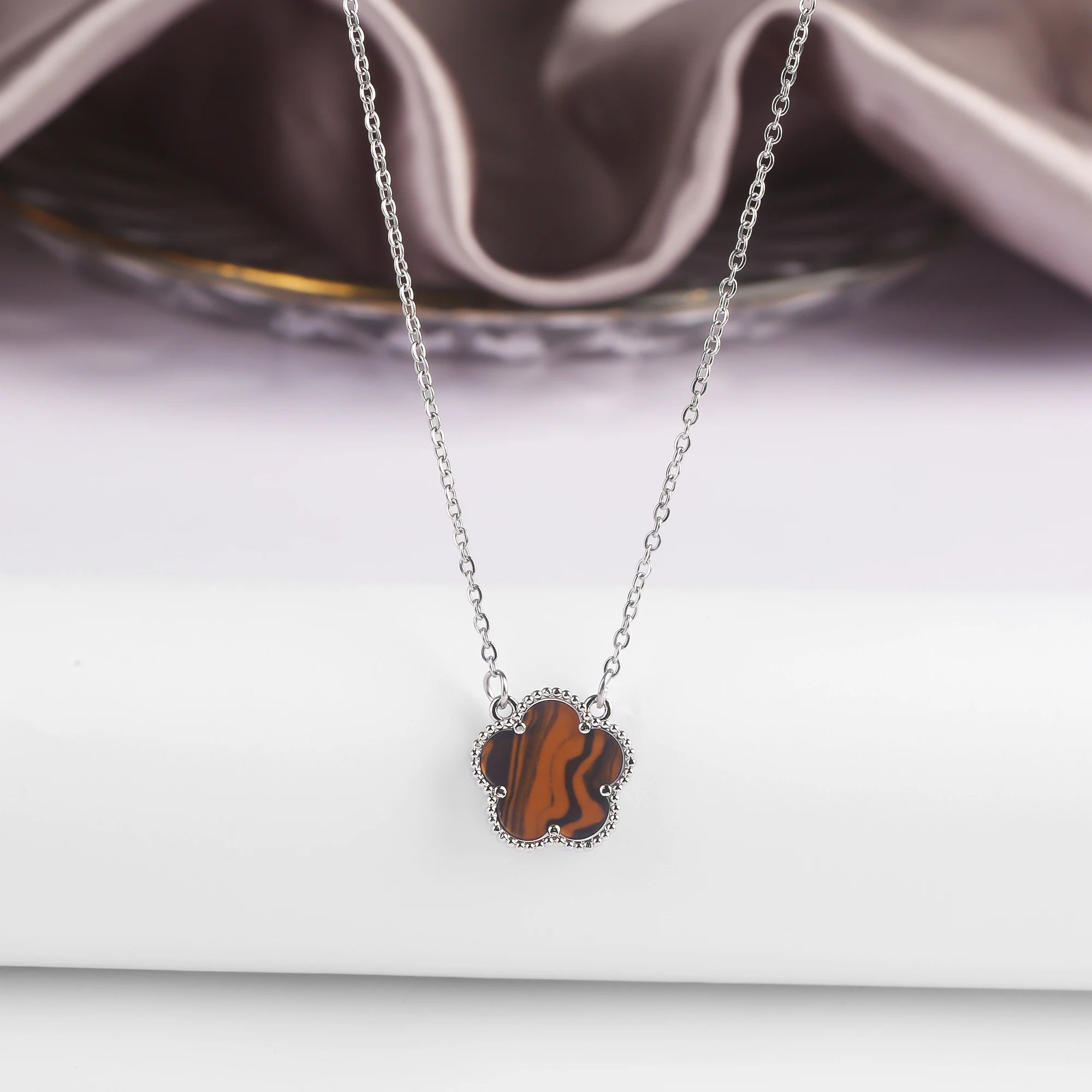 Eterna Flower Necklace - Maison Vanessa