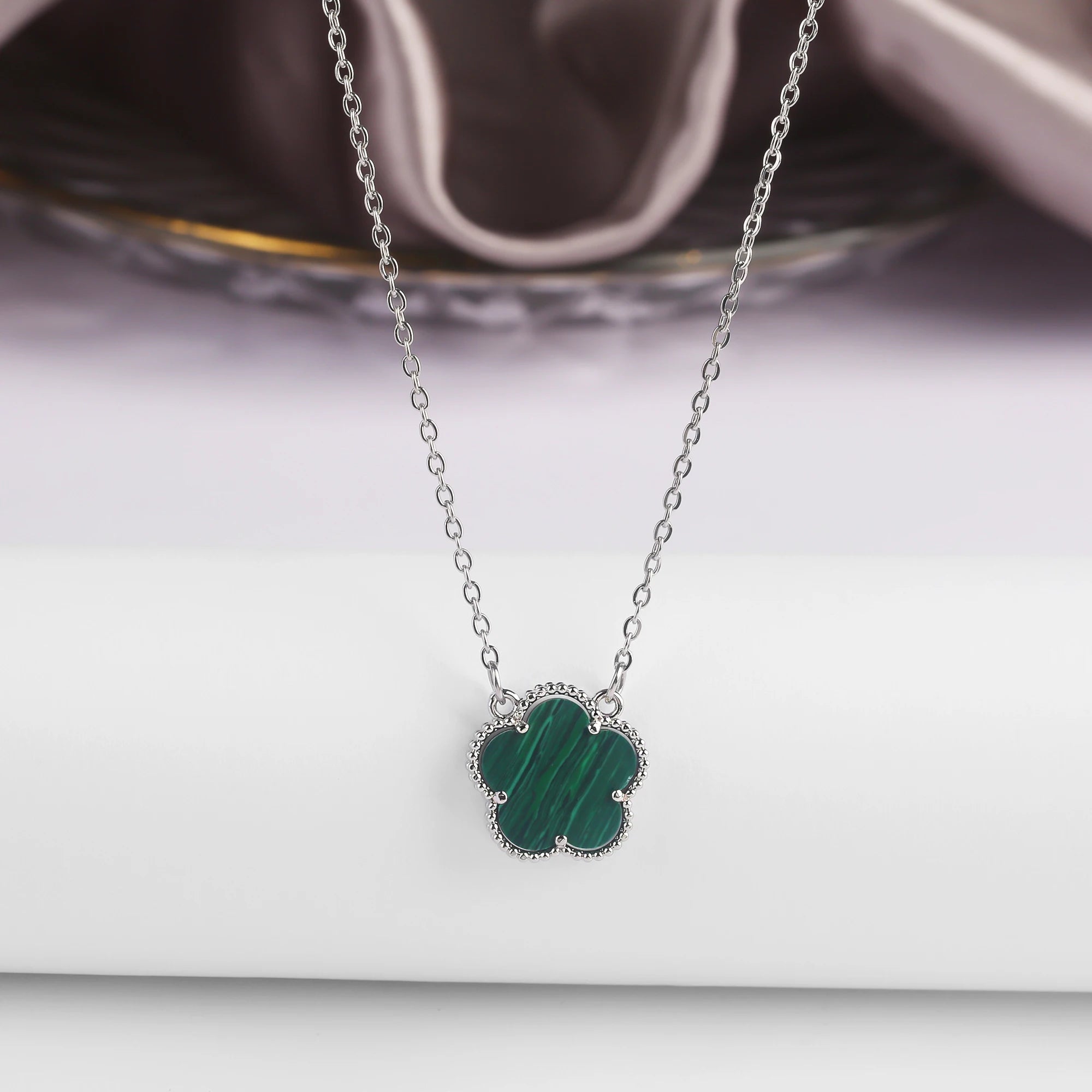 Eterna Flower Necklace - Maison Vanessa