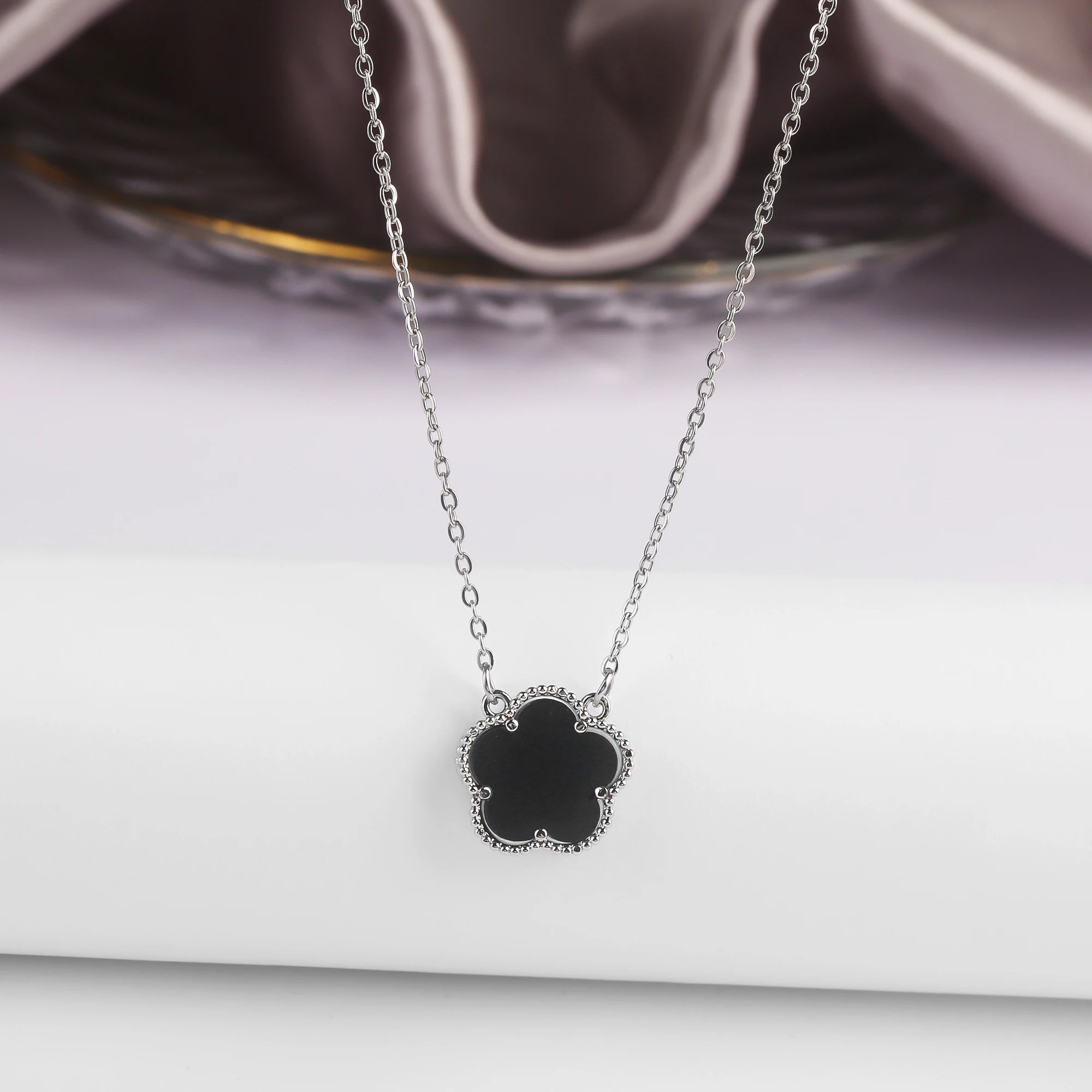Eterna Flower Necklace - Maison Vanessa